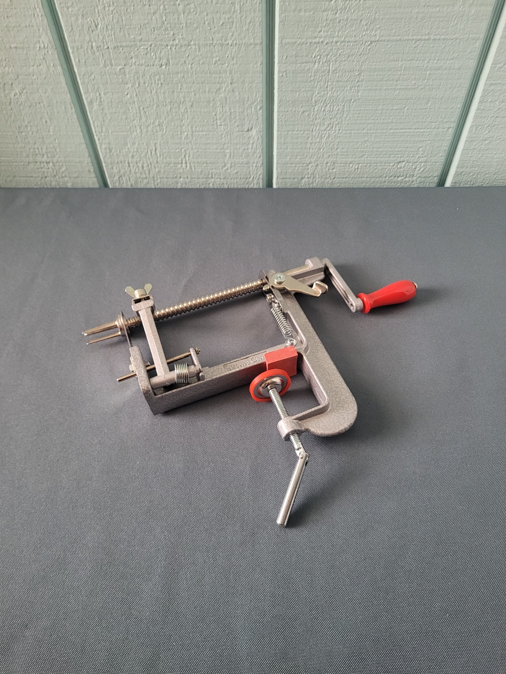 Pampered Chef apple peeler corer slicer